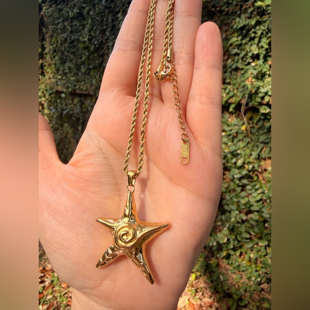 Gold Starfish Pendant Necklace Waterproof Stainless Steel - Picture 5 of 5